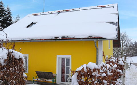 Geinberg 100: Lucht, Sneeuw, Fabriek, Gebouw, Eigendom, Venster, Wolk, Huis, Takje, Zonlicht
