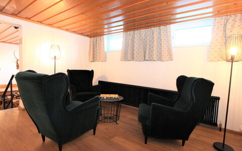 Seefeld in Tirol 170: Meubilair, Eigendom, Gebouw, Comfort, Bankstel, Hout, Verlichting, Lamp, Schaduw, Interieur Ontwerp