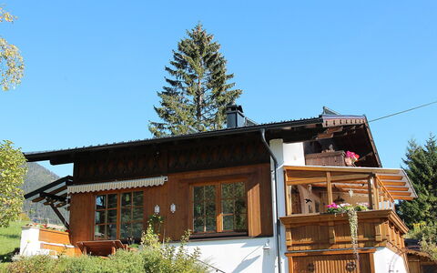Berghaus Waldner: Lucht, Fabriek, Gebouw, Eigendom, Venster, Boom, Huis, Hout, Verblijf, Woongebied