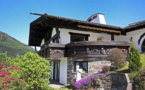 Matrei am Brenner 110: Fabriek, Lucht, Bloem, Gebouw, Eigendom, Venster, Huis, Verblijf, Landschap, Hout