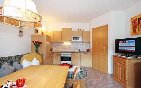 Hippach 170: Kamer, Meubilair, Eigendom, Bed, Gebouw, Interieur Ontwerp, Verdieping, Slaapkamer, Huis, Plafond