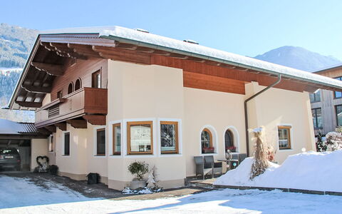 Hippach 170: Lucht, Gebouw, Eigendom, Sneeuw, Venster, Fabriek, Huis, Schaduw, Buurt, Woongebied