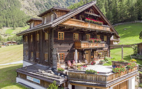 Sölden 200: Fabriek, Eigendom, Berg, Gebouw, Venster, Boom, Huis, Architectuur, Natuurlijk Landschap