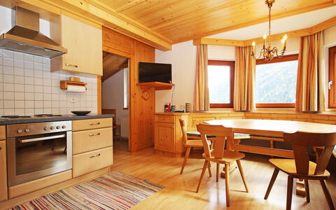 Werner: Kamer, Meubilair, Eigendom, Gebouw, Interieur Ontwerp, Verdieping, Plafond, Houten Vloer, Huis, Cabinetry