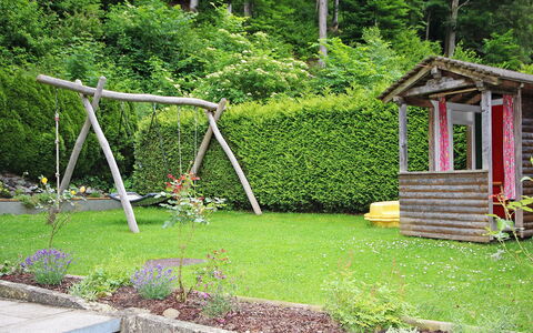 Josefine: Groen, Gras, Werf, Tuin, Plantkunde, Huis, Struik, Boom, Gazon, Landscaping