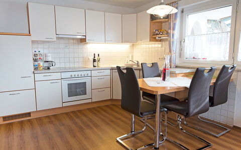 Trummer: Meubilair, Countertop, Kamer, Eigendom, Keuken, Cabinetry, Verdieping, Interieur Ontwerp, Houten Vloer, Gebouw