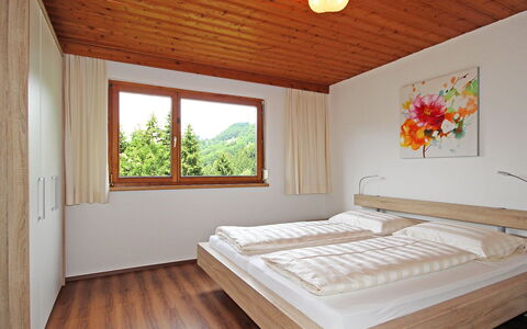 Trummer: Slaapkamer, Bed, Kamer, Meubilair, Eigendom, Plafond, Interieur Ontwerp, Houten Vloer, Bed Frame, Verdieping