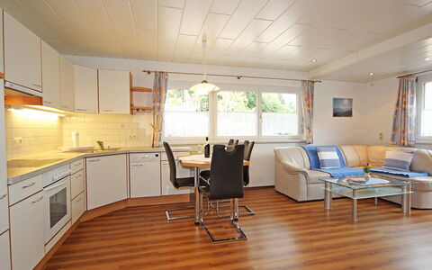 Trummer: Kamer, Meubilair, Verdieping, Eigendom, Houten Vloer, Gebouw, Interieur Ontwerp, Hardwood, Plafond, Daylighting
