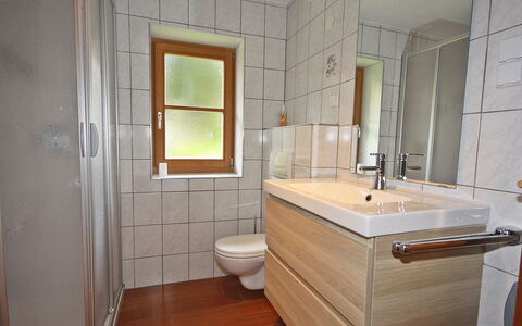 Schönhart: Badkamer, Kamer, Eigendom, Verdieping, Interieur Ontwerp, Tegel, Gebouw, Architectuur, Meubilair, Badkamerkast