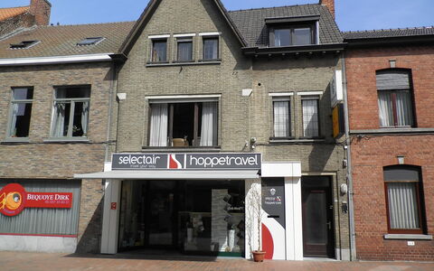 Poperinge: Venster, Lucht, Gebouw, Deur, Facade, Dak, Huis, Verblijf, Stad