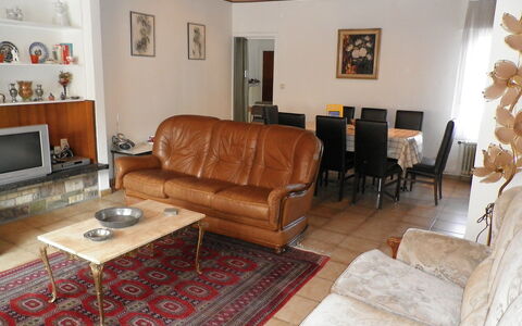 Poperinge: Woonkamer, Kamer, Meubilair, Eigendom, Interieur Ontwerp, Bankstel, Verdieping, Gebouw, Onroerend Goed, Huis