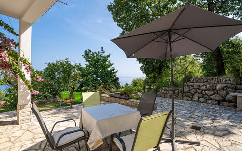 Lovran 105: Meubilair, Zee, Stoel, Schaduw, Balkon, Buitenmeubels, Eco Hotel, Kust, Dek, Beits