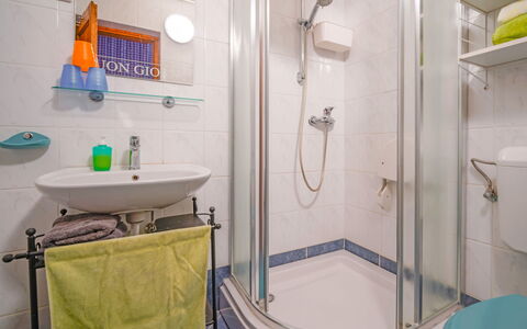 Villa More: Loodgieterswerkinrichting, Kraan, Douchekop, Badkamer, Wastafel, Douche, Interieur Ontwerp, Douchestang