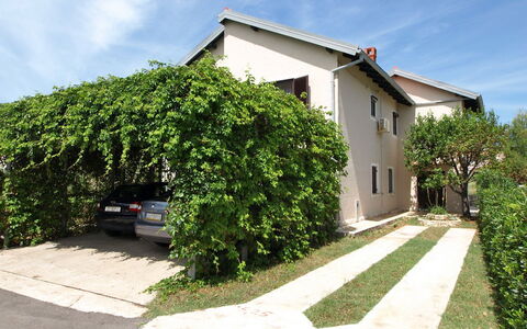 Marija: Eigendom, Huis, Woongebied, Onroerend Goed, Gebouw, Huis, Buurt, Land Lot, Boom, Struik
