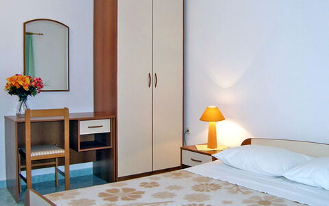Vir 131: Meubilair, Kamer, Slaapkamer, Bed, Eigendom, Interieur Ontwerp, Deur, Verdieping, Suite, Laken