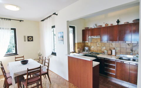 Mirta: Kamer, Eigendom, Meubilair, Gebouw, Countertop, Interieur Ontwerp, Keuken, Verdieping, Huis, Onroerend Goed
