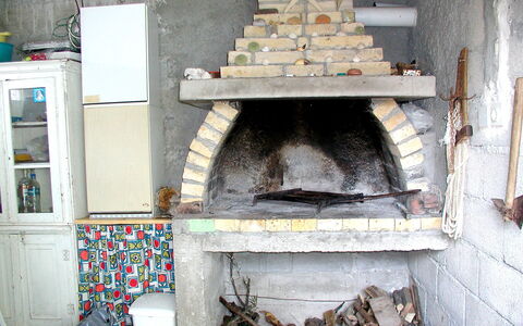 Rudi: Haard, Steenoven, Fireplace, Kamer, Toestel Van De Keuken, Beton, Huis