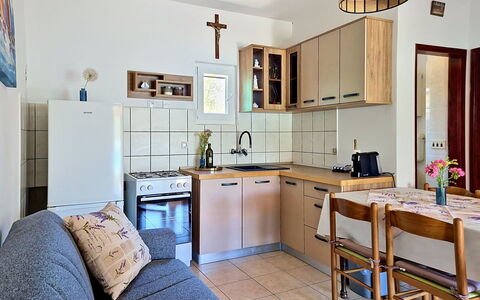 Rudi: Meubilair, Interieur Ontwerp, Flooring, Hout, Verdieping, Plafond, Kamer, Keuken, Verlichting, Countertop