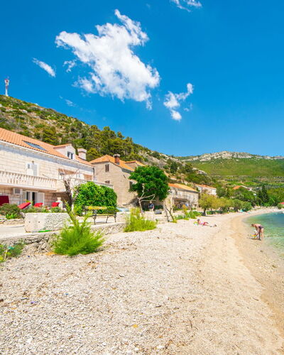 Trstenik 100: Lucht, Wolk, Water, Fabriek, Dag, Eigendom, Berg, Ecoregio, Azure, Natuurlijk Landschap