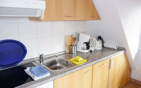 Schiltach 100: Eigendom, Kamer, Countertop, Keuken, Gootsteen, Wastafel, Cabinetry, Geel, Meubilair, Huis