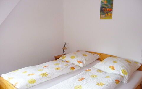 Schiltach 100: Bed, Slaapkamer, Kamer, Meubilair, Laken, Bed Frame, Eigendom, Matras, Bedding, Muur