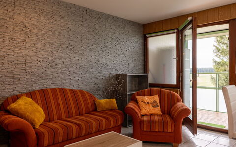 Dittishausen 2: Eigendom, Meubilair, Comfort, Hout, Textiel, Verlichting, Interieur Ontwerp, Architectuur, Woonkamer, Bankstel
