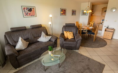 Schönblick (F 55) 2.32: Meubilair, Tafel, Bankstel, Fotolijst, Hout, Interieur Ontwerp, Woonkamer, Comfort, Verdieping, Gebouw