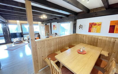 Siegsdorf 100: Tafel, Eigendom, Meubilair, Stoel, Hout, Interieur Ontwerp, Flooring, Verdieping, Beits, Hardwood