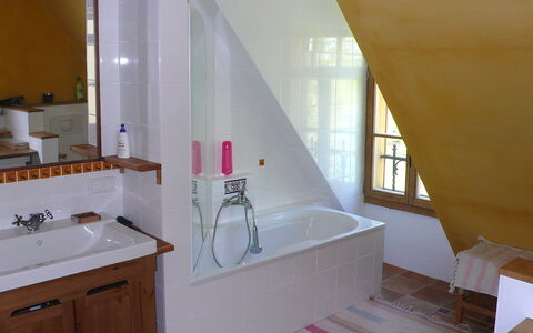 Rosencottage: Badkamer, Kamer, Eigendom, Verdieping, Wastafel, Interieur Ontwerp, Wastafel In De Badkamer, Loodgieterswerkinrichting, Kraan, Muur