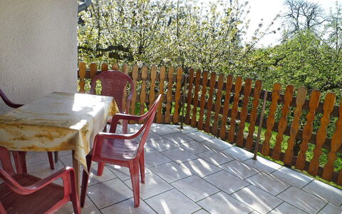 Zerna: Eigendom, Kamer, Onroerend Goed, Stoel, Gebouw, Meubilair, Huis, Landscaping, Backyard, Patio