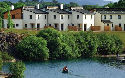 Accommodatie:&nbsp;Ballyhass Lakes 100.1