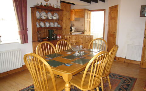 Glenvale Cottage: Kamer, Eigendom, Eetkamer, Meubilair, Keuken En Eettafel, Gebouw, Tafel, Interieur Ontwerp, Onroerend Goed, Huis