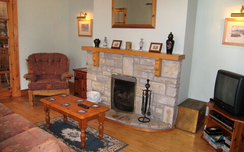 Glenvale Cottage: Haard, Kamer, Woonkamer, Fireplace, Meubilair, Eigendom, Houtkachel, Interieur Ontwerp, Verdieping, Gebouw