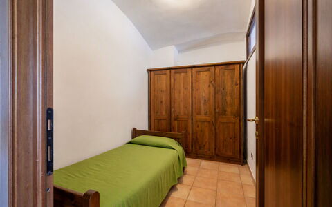 St Nicolas 100: Hout, Flooring, Verdieping, Interieur Ontwerp, Meubilair, Slaapkamer, Plafond, Bed, Kamer, Verlichting