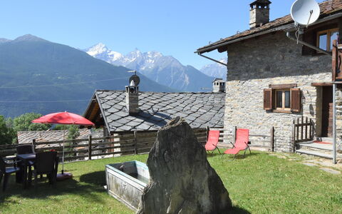 Sarre 500: Eigendom, Dak, Berg, Bergketen, Alpen, Huis, Verblijf, Heuvel Station, Toerisme, Landelijk Gebied