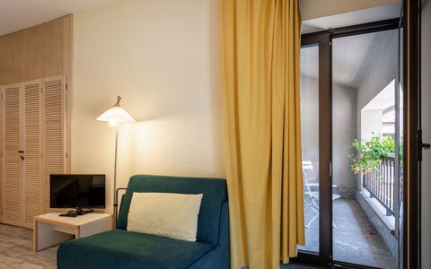 Courmayeur 100: Gebouw, Meubilair, Comfort, Hout, Fabriek, Schaduw, Verlichting, Huis, Bed Frame, Interieur Ontwerp