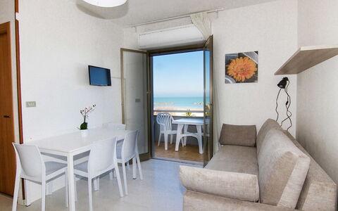 San Benedetto del Tronto 140: Kamer, Eigendom, Meubilair, Interieur Ontwerp, Gebouw, Suite, Huis, Tafel, Onroerend Goed, Comfort