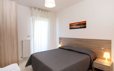San Benedetto del Tronto 140: Slaapkamer, Meubilair, Bed, Kamer, Eigendom, Bed Frame, Interieur Ontwerp, Laken, Verdieping, Gebouw