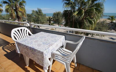 San Benedetto del Tronto 140: Lucht, Eigendom, Meubilair, Tafel, Fabriek, Boom, Buitentafel, Buitenmeubels, Stoel, Verlichting