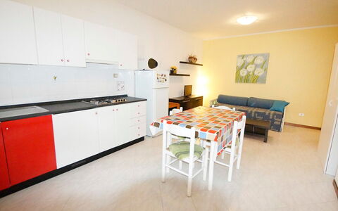 Troiani: Kamer, Eigendom, Meubilair, Gebouw, Verdieping, Keuken, Interieur Ontwerp, Huis, Onroerend Goed, Cabinetry