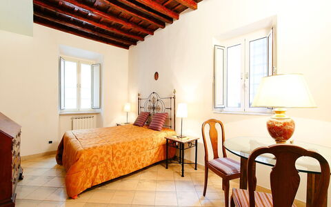 Vittorio Emanuele: Kamer, Meubilair, Eigendom, Slaapkamer, Bed, Gebouw, Interieur Ontwerp, Laken, Huis, Verdieping