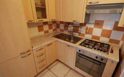 Costa Rei 100: Cabinetry, Countertop, Fornuis, Toestel Van De Keuken, Keuken, Cooktop, Major Appliance, Fornuis, Gasfornuis, Huishoudapparatuur