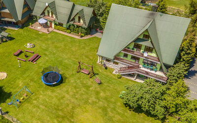 Bukowina-Czarna Gora 100: Eigendom, Ecoregio, Fabriek, Land Lot, Stedelijk Ontwerp, Tent, Gebouw, Biome, Gras, Vrije Tijd
