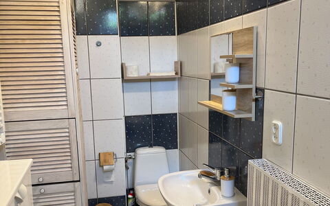 Willa Teresa: Muur, Loodgieterswerkinrichting, Flooring, Badkamer, Interieur Ontwerp, Wastafel In De Badkamer, Wastafel, Verdieping, Loodgieter, Tegel