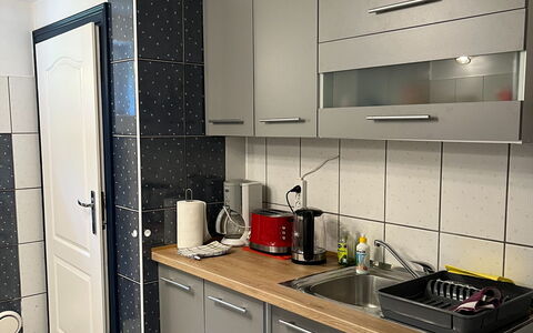 Willa Teresa: Toestel Van De Keuken, Keuken, Countertop, Major Appliance, Cabinetry, Huishoudapparatuur, Fornuis, Interieur Ontwerp, Flooring, Kast