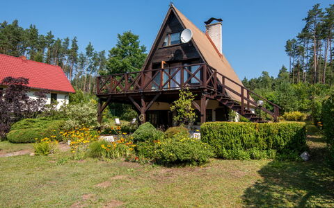 Borek Sulęcki: Verblijf, Tuin, Gazon, Boerderij, Landscaping, Landgoed, Schaduw, Werf, Evergreen