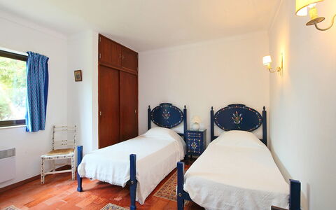 Doroteia: Slaapkamer, Kamer, Bed, Meubilair, Eigendom, Laken, Bed Frame, Interieur Ontwerp, Verdieping, Gebouw