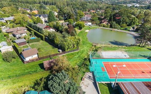 Petříkov: Boom, Vogelperspectief, Tennisbaan, Luchtfotografie, Tuin, Park, Landscaping, Zwembad
