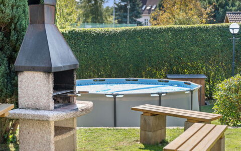 Petříkov: Tuin, Schaduw, Backyard, Buitenmeubels, Gazon, Werf, Ontwerp, Landscaping, Outdoor Structuur, Kunstgras