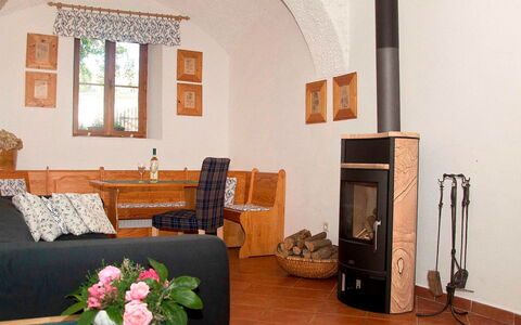 Chrastov: Kamer, Eigendom, Gebouw, Woonkamer, Meubilair, Interieur Ontwerp, Huis, Boog, Verdieping, Architectuur